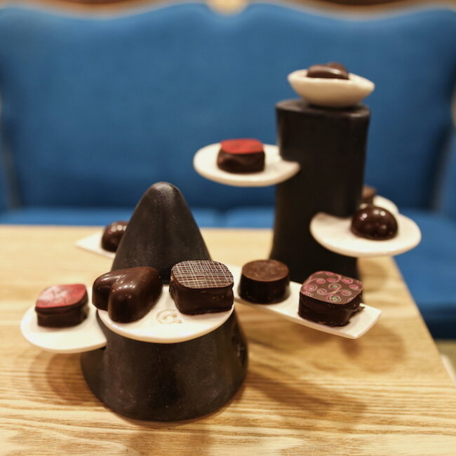 Handmade table ornament in a straight shape with porcelain accessories