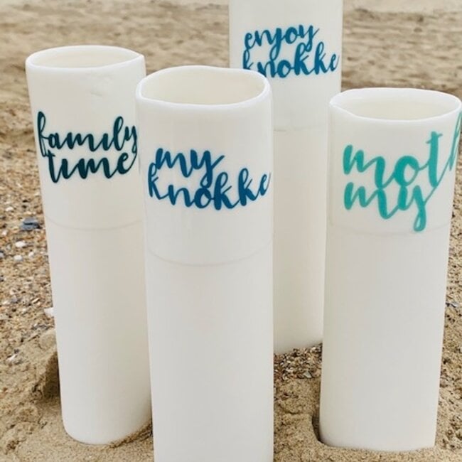 "My mother" is such a strong bond and these feelings speak for themselves in a unique porcelain vase in cylinder form