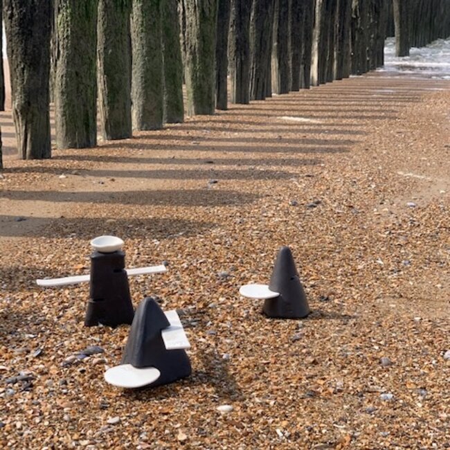 Ornement de table fait main en forme droite avec accessoires en porcelaine