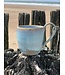 artisann Met de draaischijf handgemaakte koffietas of theemok van Belgische Saint-Aubin klei met een mooie floating turquoise hoog bakkende glazuur.