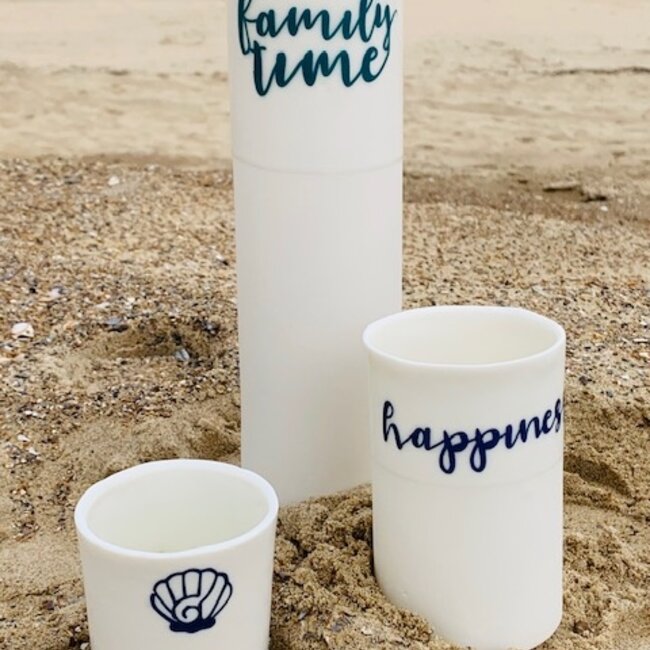 "Familytime" speak for themselves in a unique porcelain vase in cylinder form