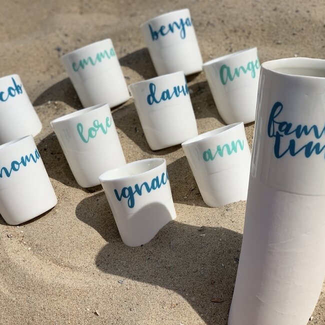 "Familytime" parlent d'eux-mêmes dans un vase en porcelaine unique en forme de cylinder