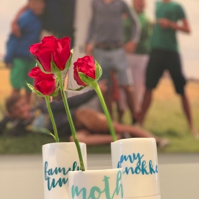 "Familytime" parlent d'eux-mêmes dans un vase en porcelaine unique en forme de cylinder
