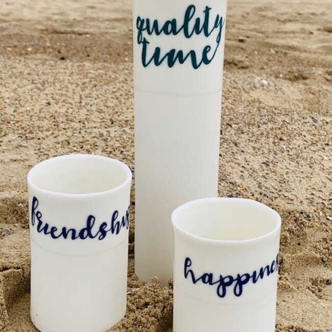 "Qualitytime" speak for themselves in a unique porcelain vase in cylinder form