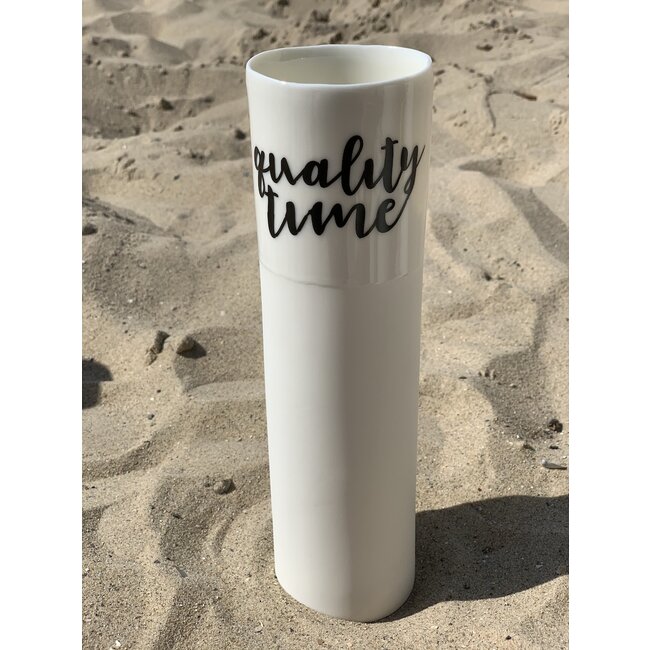 artisann "Qualitytime" speak for themselves in a unique porcelain vase in cylinder form