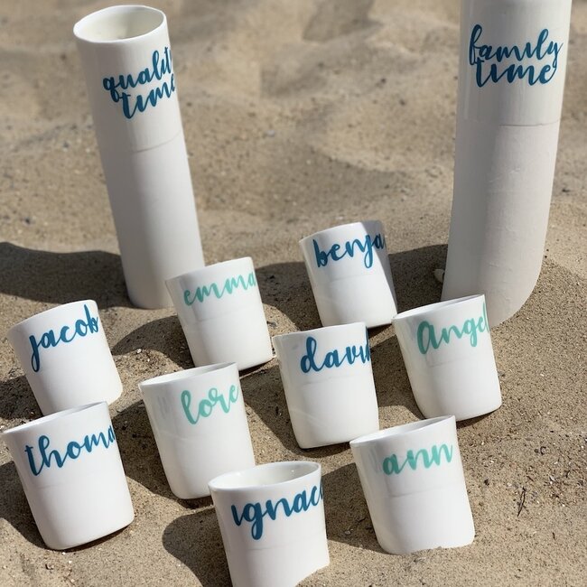 "Qualitytime" speak for themselves in a unique porcelain vase in cylinder form