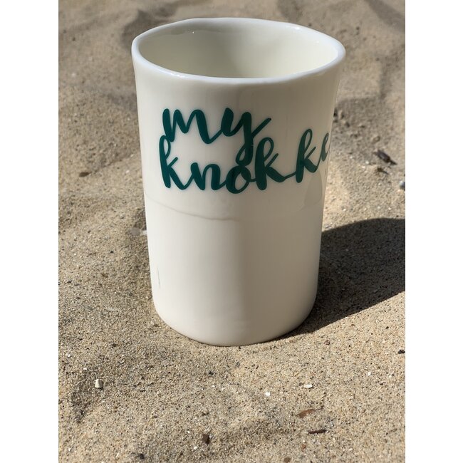 artisann "My Knokke" with a transfer baked on a porcelain handmade bag, drinking cup, vase