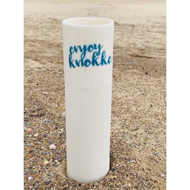 artisann "Enjoy Knokke" speak for themselves in a unique porcelain vase in cylinder form