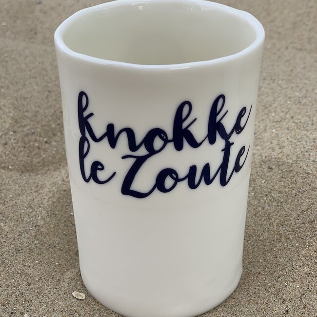 "Knokke Le Zoute" met een transfer gebakken op een porseleinen handgemaakte tas, drinkbeker, vaasje