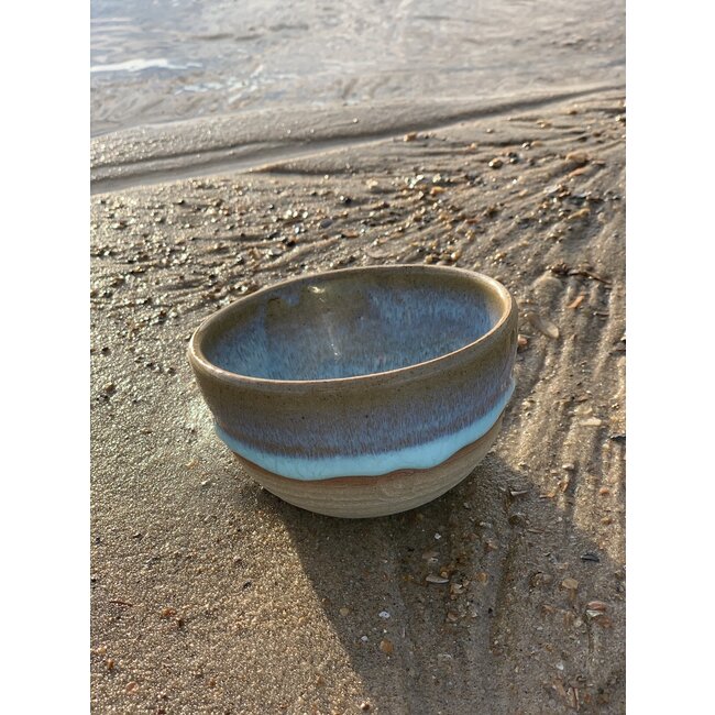 artisann With the turntable handmade bowl of Pottery clay with a beautiful Floating light blue high-firing glaze.