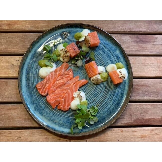 artisann With the turntable handmade plate of Belgien clay with a beautiful Floating blue high-firing glaze.