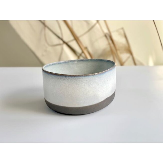 K-design Handmade Ceramic IND!A bol en argile grise avec une glaçure très raffinée