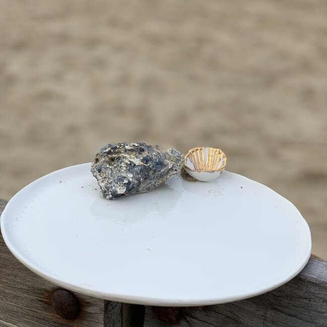 Handmade plate in white porcelain with a shiny transparent glaze finished with a golden shell