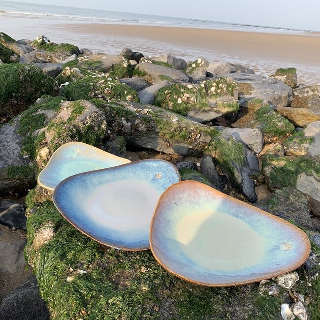 Handmade ceramic plate Coquille, Lagune
