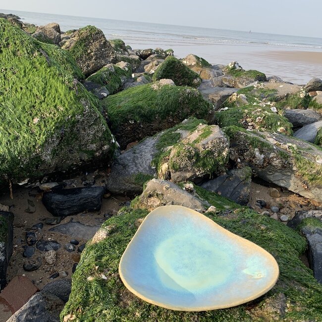 Assiette en céramique artisanale Coquille, Lagune