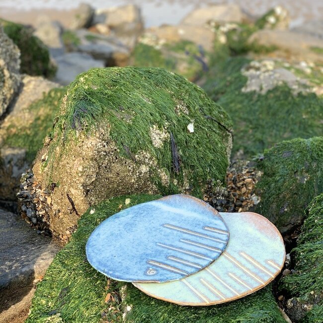 Keramisch handgemaakt rond bord Linea, Beach