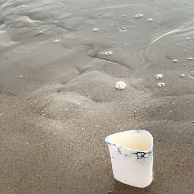 Pichet contemporain en porcelaine 'Bulles'