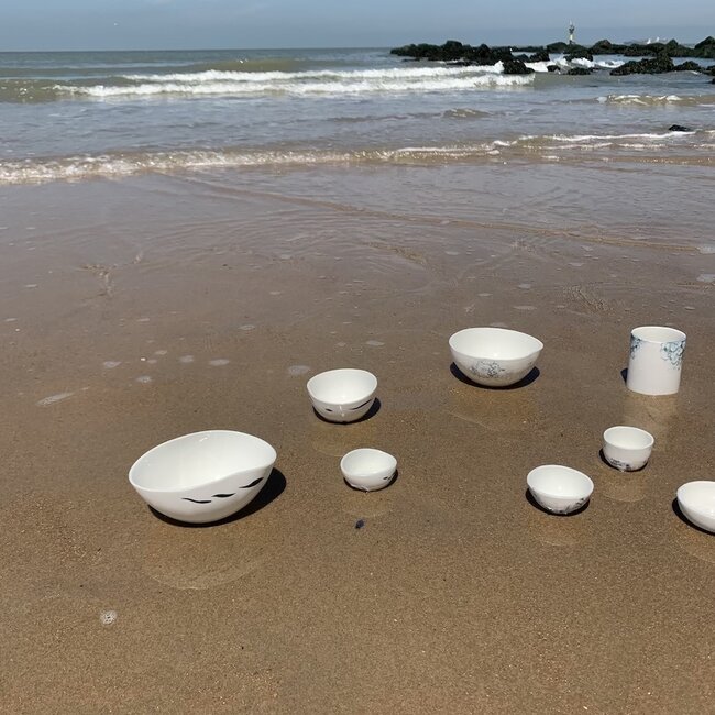 Bol de trempette contemporain fait à la main avec un motif de bulle artistique.