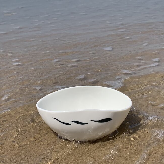 Porcelain contemporary handmade bowl 'Vagues'