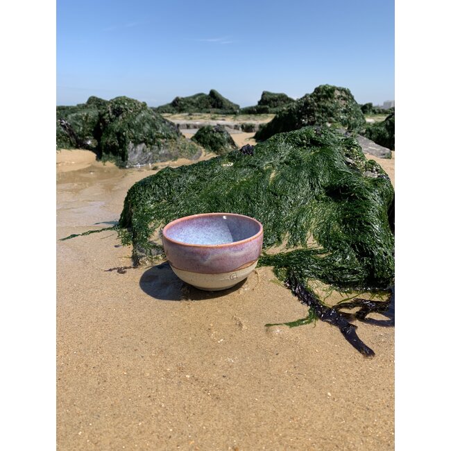 artisann With the turntable handmade bowl of Pyerite clay with a beautiful Floating magenta roos high-firing glaze.
