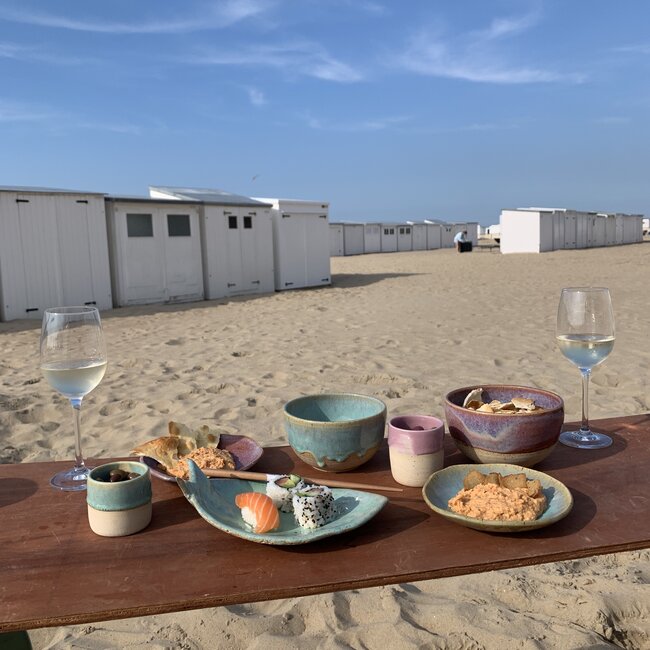 Avec le plateau tournant fait main en argile pyerite avec une belle glaçure à haute cuisson floating magenta,rose