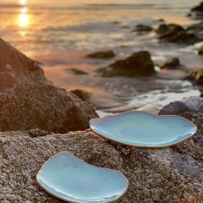 Assiette en céramique faite main Couteau Lagune idéale comme assiette à poisson ou présentation pour un usage quotidien ainsi que pour des restaurants