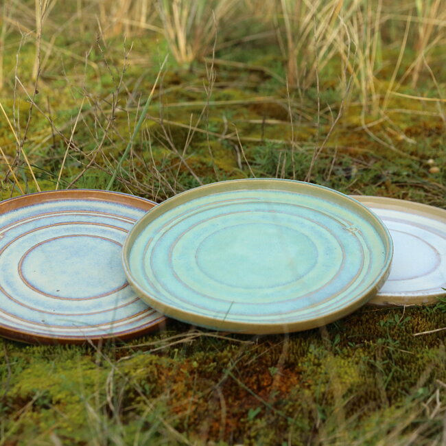 Grande assiette unique en céramique faite à la main pour plat principal, fromage, présentation dans un glaçage  floating blanche fini