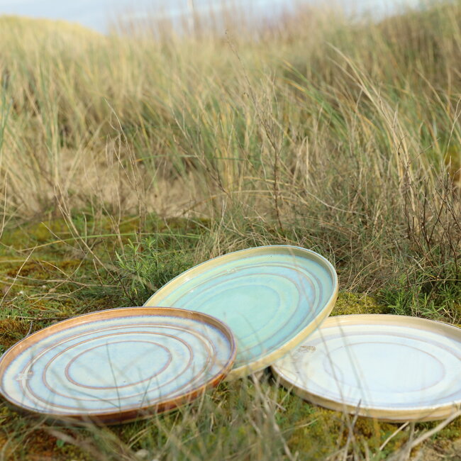 Grande assiette unique en céramique faite à la main pour plat principal, fromage, présentation dans un glaçage sunrise fini