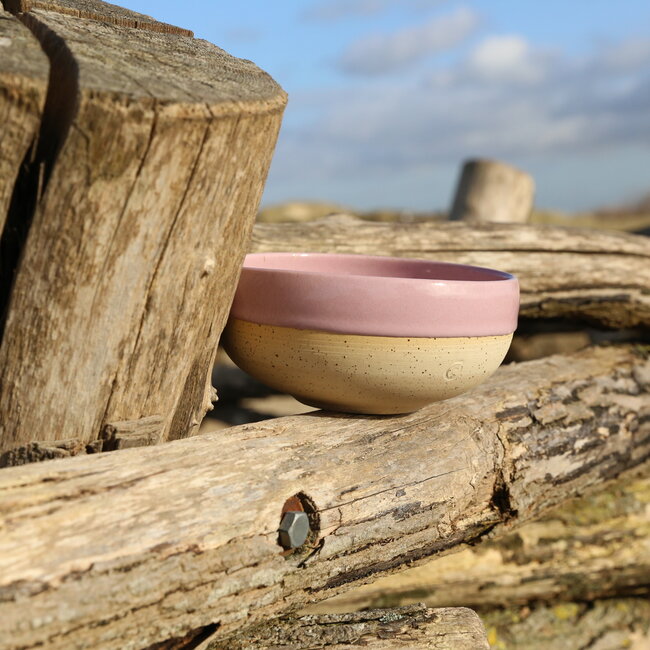 Contemporary, handmade ceramic bow from the "Rose" service