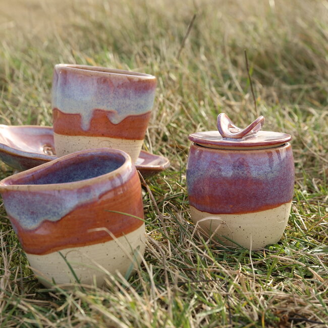 Tasse contemporain en céramique fait main du service et de la collection "Sunrise"