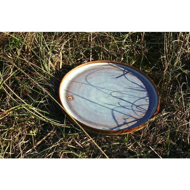 artisann Turntable handmade plate of Belgian Rosé clay with an artistic unique white glaze.