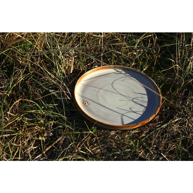 artisann Turntable handmade plate of Belgian Rosé clay with an artistic unique white glaze.