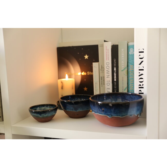 artisann Paquet composé de trois bols en céramique faits à la main et finis avec la glaçure bleue "Beach"