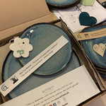 Een keramisch cadeaupakket samengesteld met oog voor detail en formaat