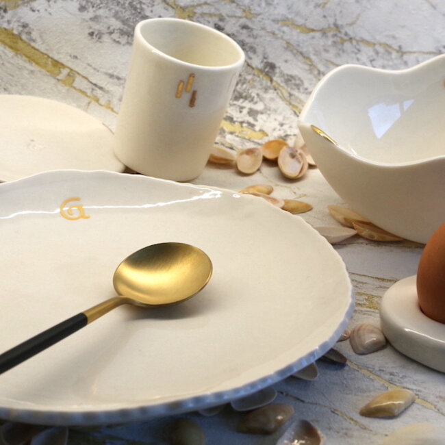 Assiette contemporaine en porcelaine "Knokkette"