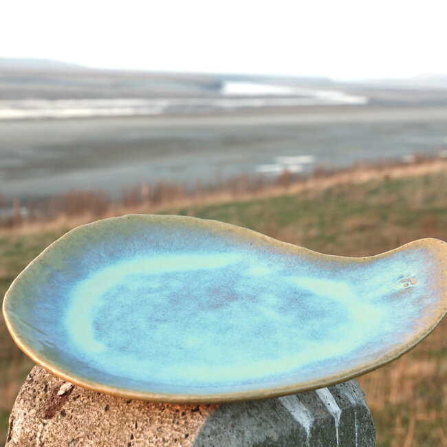 Assiette en céramique artisanale Boomerang, Lagune