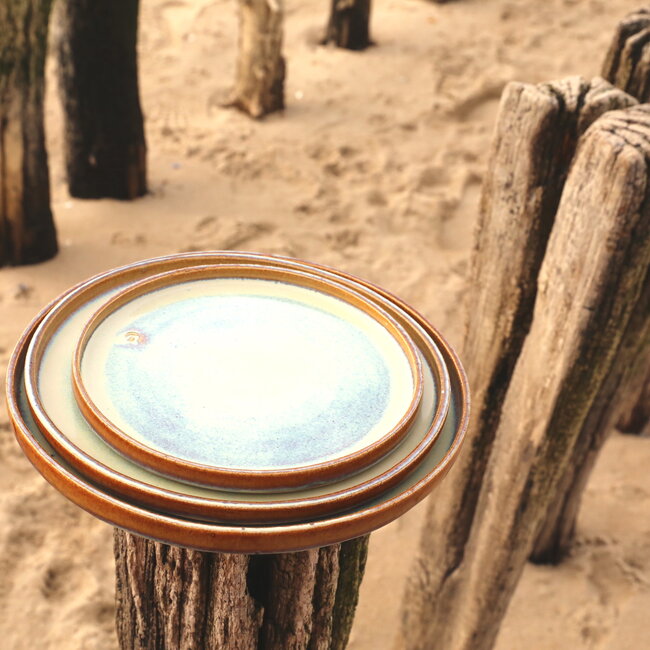 With the turntable handmade beige plate with  and a beautiful light mosterd glaze