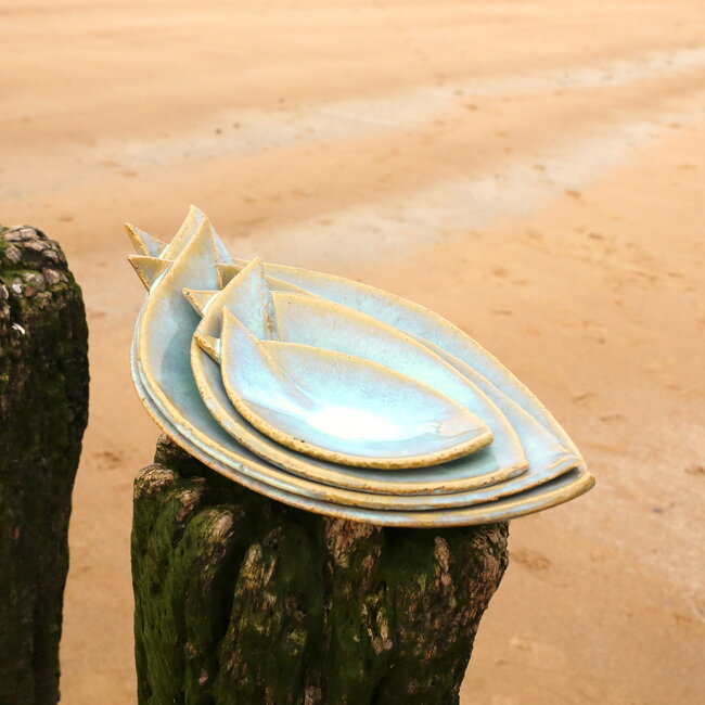 Céramique plat de poisson fait a la main, Lagune
