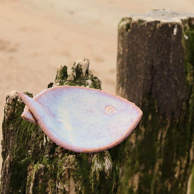 Magenta ceramic scale in the shape of a fish. Original dish for meats, cheese, appetizers, sushi ...