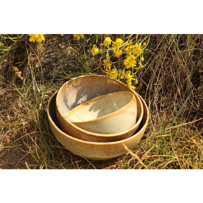 artisann With the turntable handmade bowl of Pyerite clay with a beautiful Floating yellow, musterd high-firing glaze.
