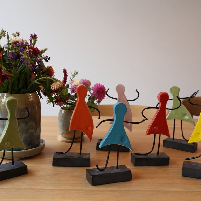 Kunst voorgesteld door een met de handgemaakt keramisch beeldje is het symbool voor eenheid, vriendschap, liefde, geluk, … en nog zoveel meer.