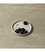 artisann Wit handgemaakte keramisch bord van het servies en de collectie “White Love" met een hartje