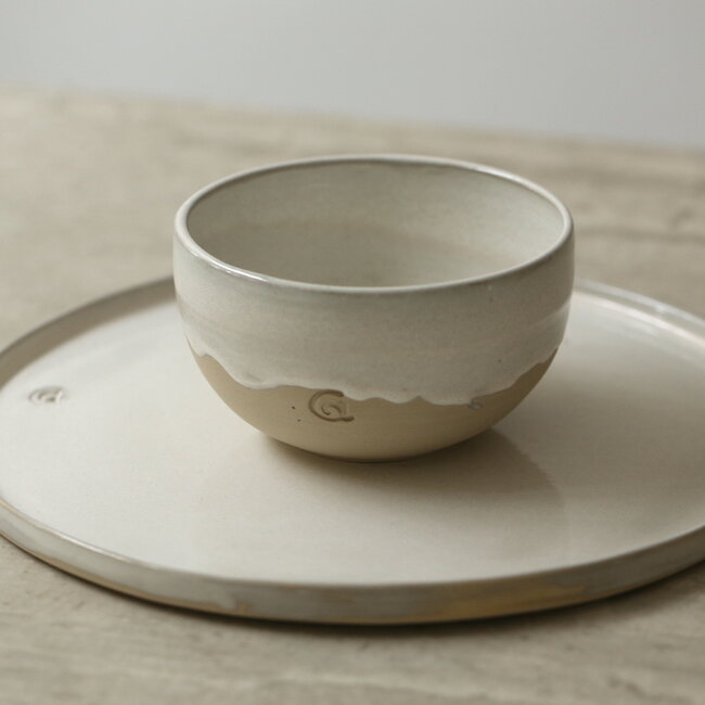 Assiette blanche artisanal céramique fait main du service et de la collection "White Dunes"