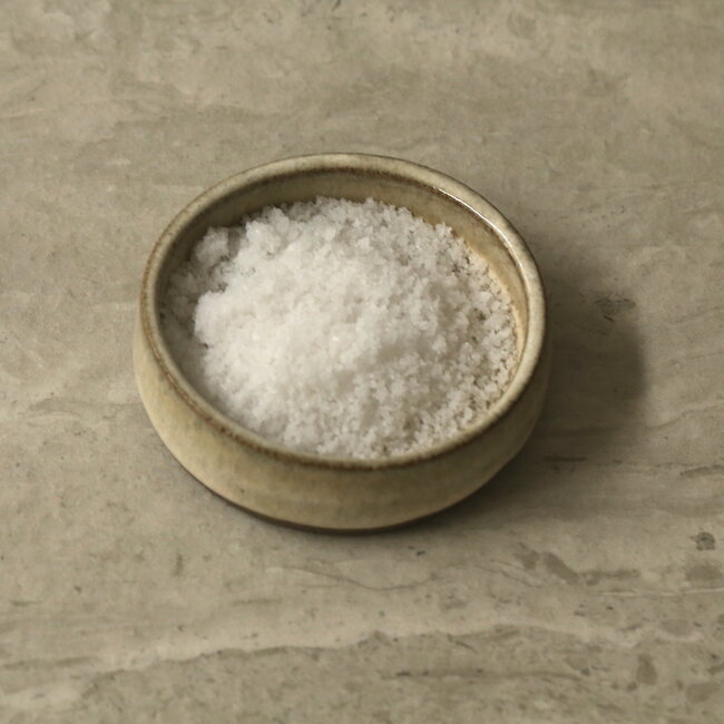 Het keramisch handgemaakt zout-, peper of tapas schaaltje van de collectie "Italian White"