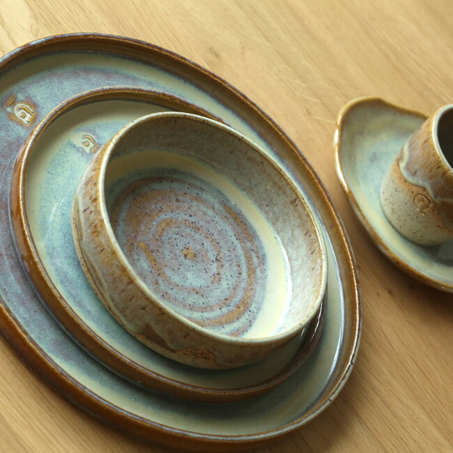 A unique combination of handmade ceramics in the natural colors Sunset and Mostard