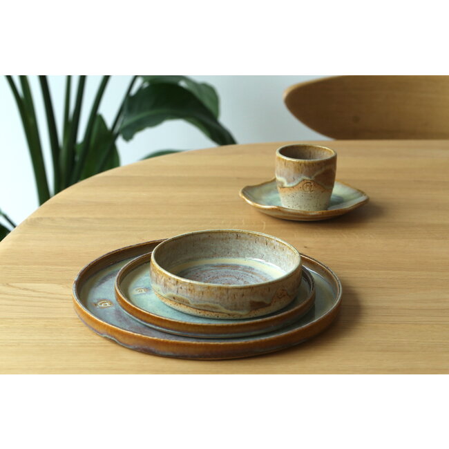A unique combination of handmade ceramics in the natural colors Sunset and Mostard