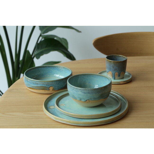 A unique combination of handmade ceramics in the natural colors Lagoon and Mint