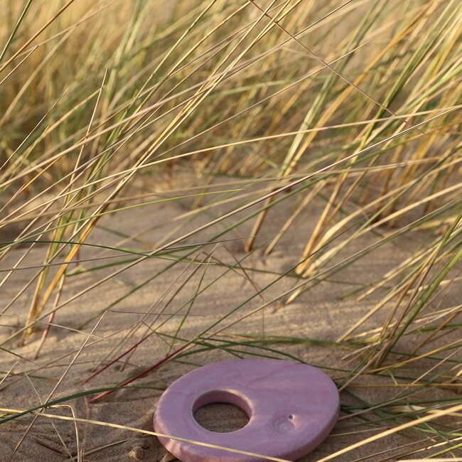 Coquetier en céramique contemporain unique fait à la main a la émaille rose