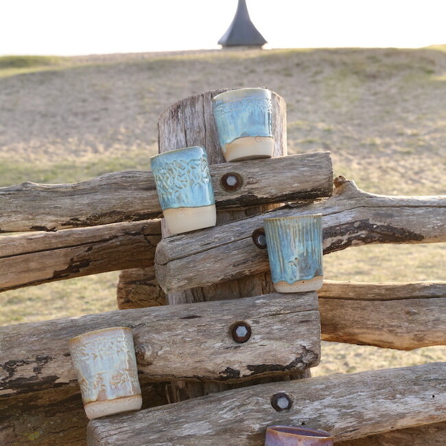 Keramische handgemaakte vaas, Mosterd carving