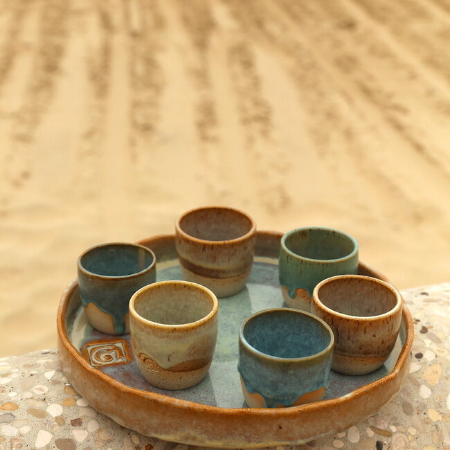 Uniq . ue, exclusive large Mustard scale with a straight edge and hand-formed finish